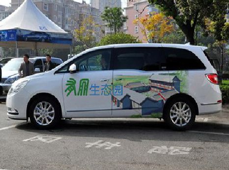 云梦户外车贴喷绘如何保持效果?